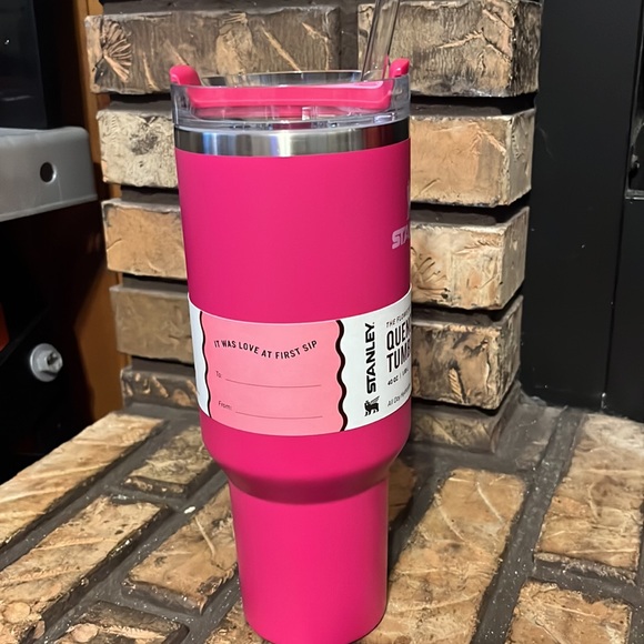 LAST ONE!! Stanley Valentine’s Day Limited Edition 40oz Quencher Cosmo Pink - Picture 5 of 9